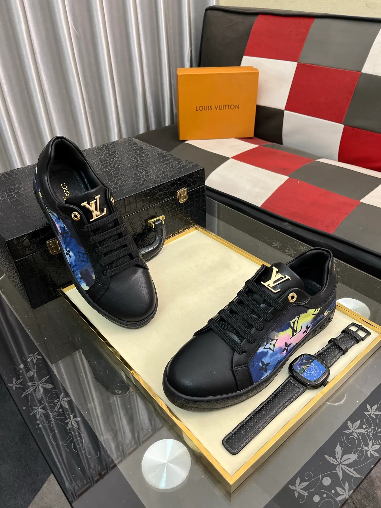 Men's shoes💰400⌚️⌚️"LV" latest men's casual shoes, genuine leather lining, rubber wear-resistant outsole, fine lines and beautiful strips, not too much decoration, European and American style, comfortable and high-end, code number: 38 to 44 45 can be customized, 3️⃣colors are available